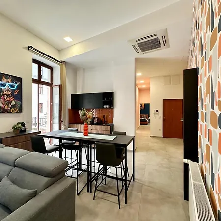 Design Apartment By Chivi In Gozsdu #Freeparking #Jacuzzi #Terasse Budapest