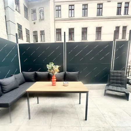 Tublife Terrace Apartment II Jacuzzi II Freeparking * Budapešť