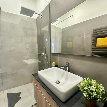 Tublife Jacuzzi Terrace I City Center I Free Parking Budapest